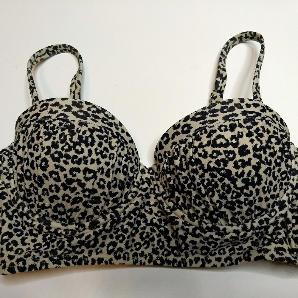 LOWEST CLOSET CLOSING Leopard/ cheetah bikini top